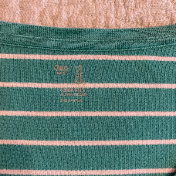 Set of 2 super comfy Gap tops - Picture 7 of 8